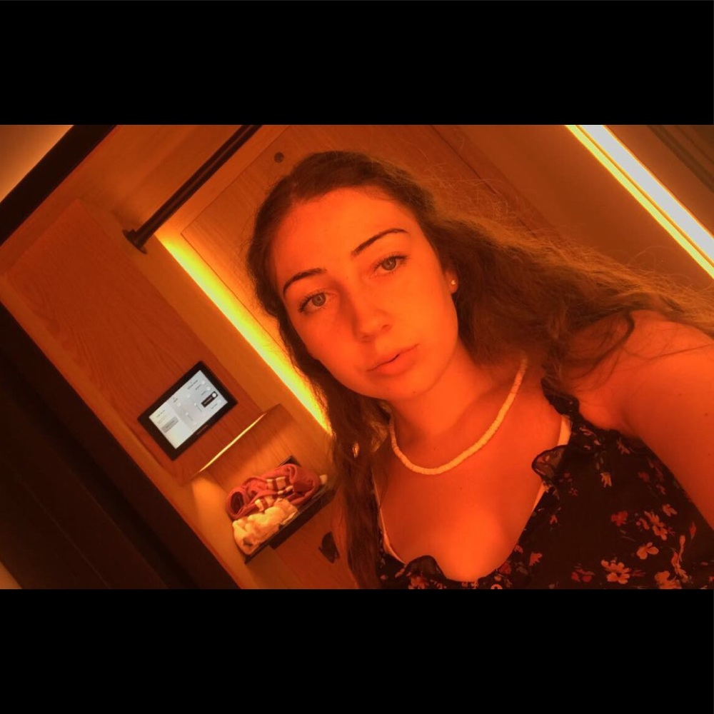 Meet your Posher, Olivia
